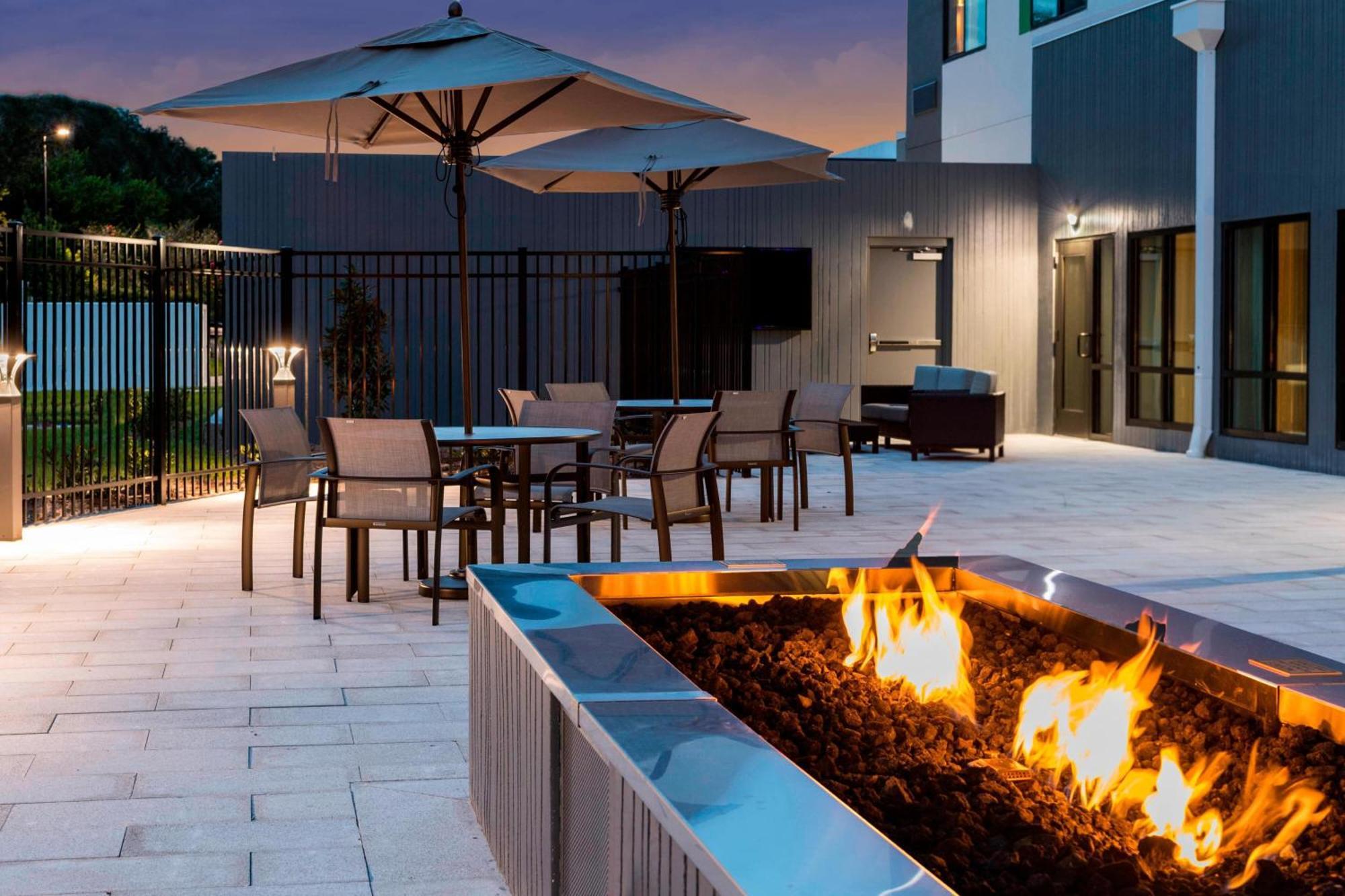 Courtyard By Marriott Tampa Northwest/Veterans Expressway Hotel West Chase Екстериор снимка