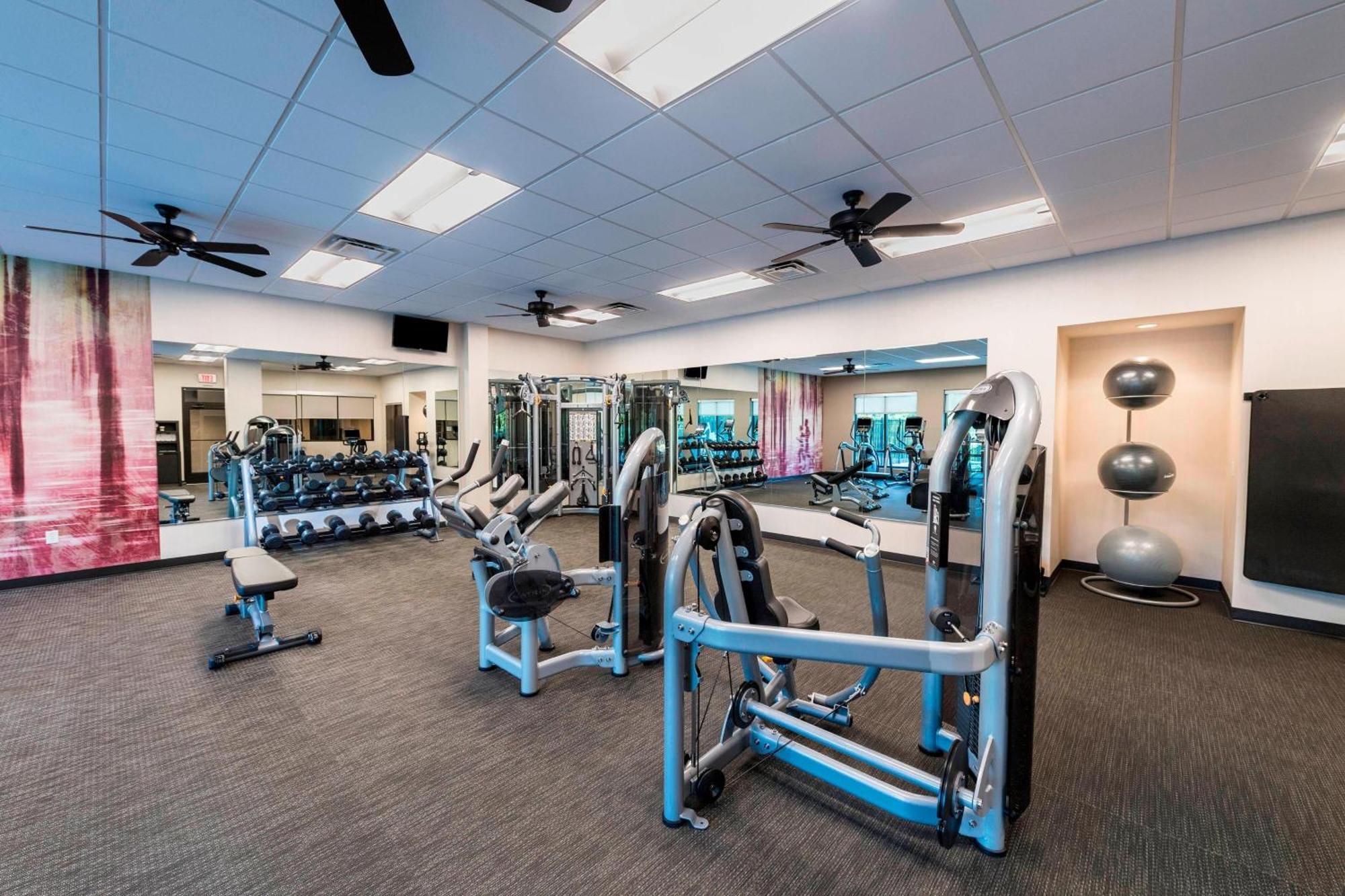 Courtyard By Marriott Tampa Northwest/Veterans Expressway Hotel West Chase Екстериор снимка