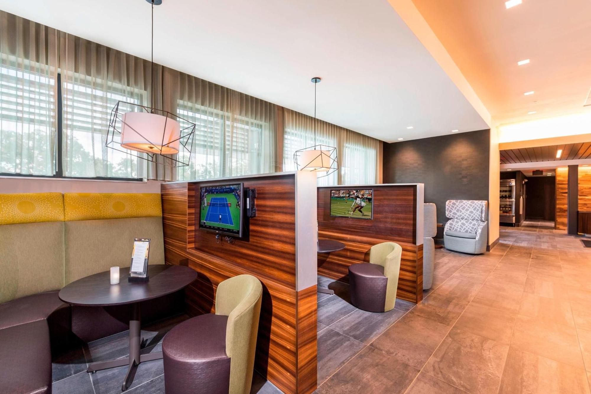 Courtyard By Marriott Tampa Northwest/Veterans Expressway Hotel West Chase Екстериор снимка