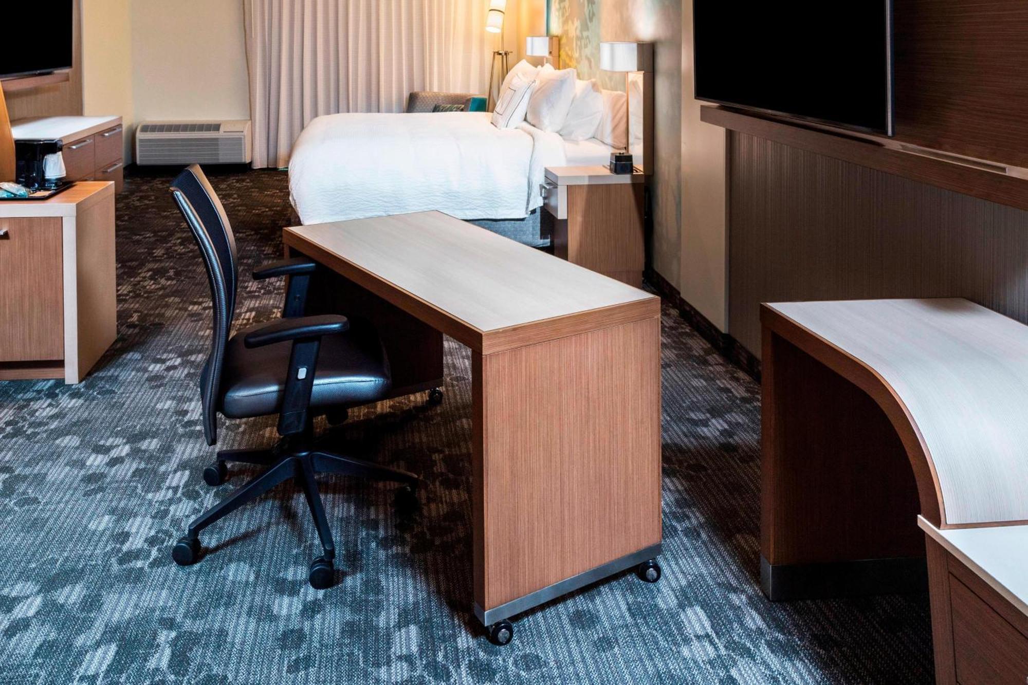 Courtyard By Marriott Tampa Northwest/Veterans Expressway Hotel West Chase Екстериор снимка